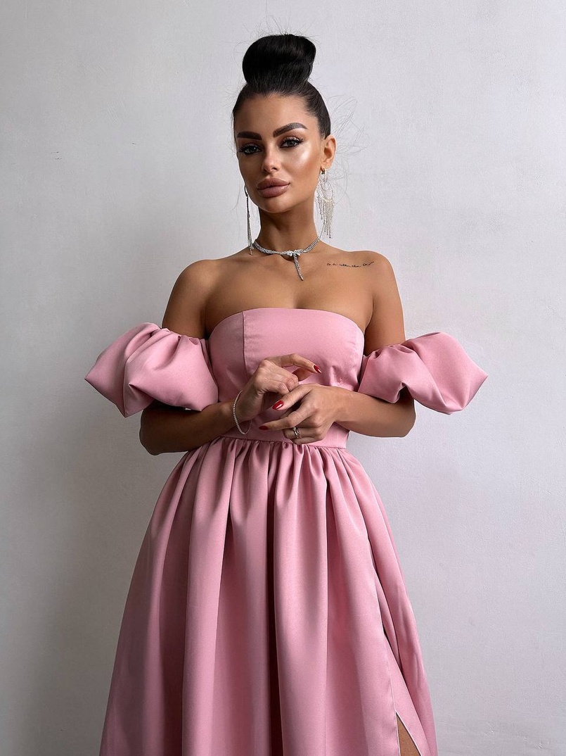 Сукня максі  з розрізом на спідниці та об’ємними рукавами  Сукня максі  з розрізом на спідниці та об’ємними рукавами  | PUSHKA SHOP