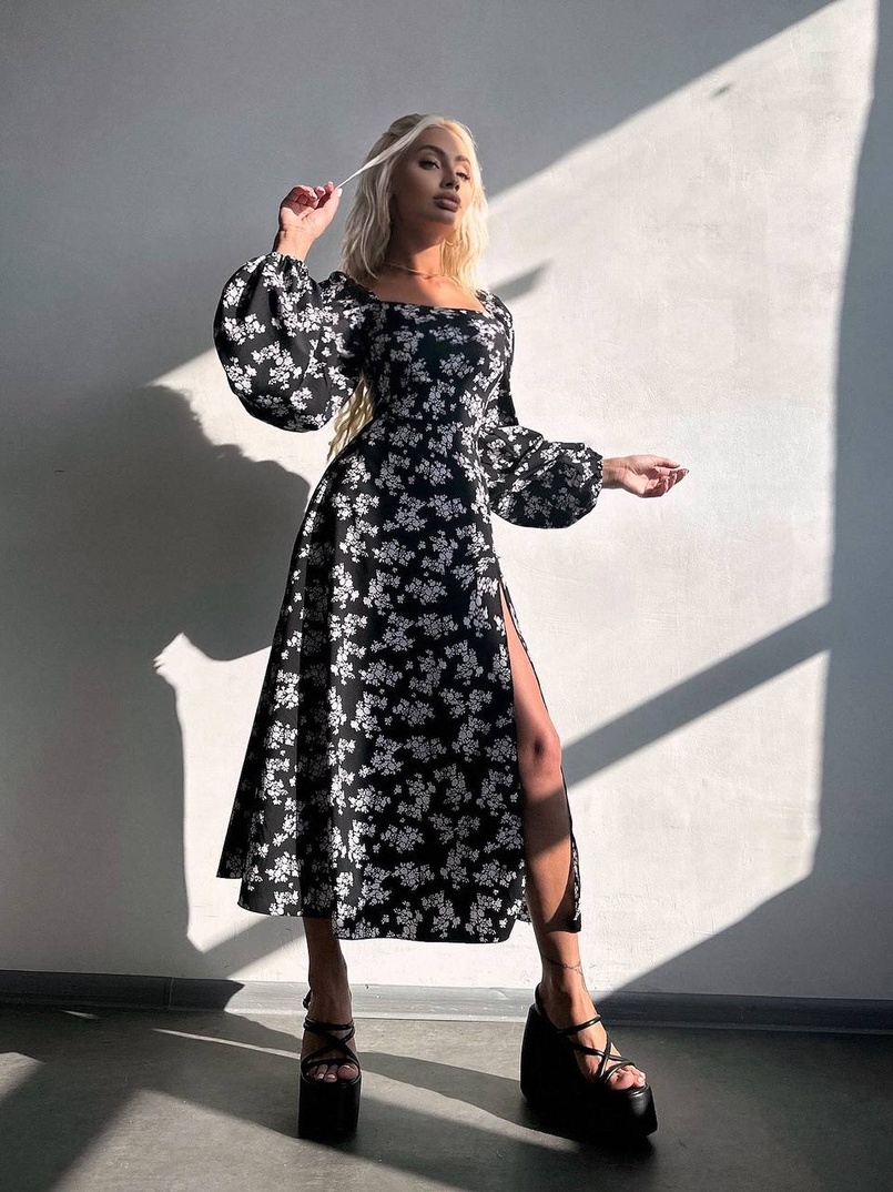 Улюблена сукня-міді зі шнурівкою на спинці та розрізом на ніжці Улюблена сукня-міді зі шнурівкою на спинці та розрізом на ніжці | PUSHKA SHOP