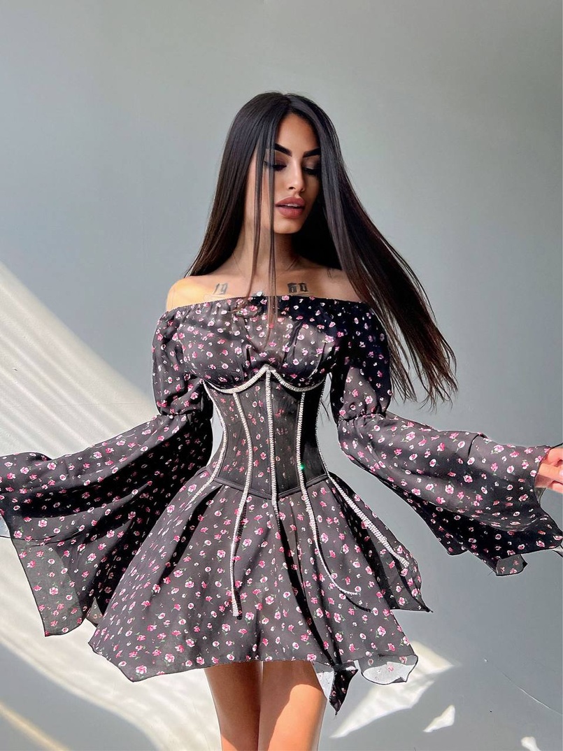 Сукня асиметричного крою з розкльошеними рукавами + корсет декорований стразами Ручна робота Сукня асиметричного крою з розкльошеними рукавами + корсет декорований стразами Ручна робота | PUSHKA SHOP