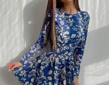 Приталенное платье с открытой спинкой в цветочный принт  Приталенное платье с открытой спинкой в цветочный принт  | PUSHKA SHOP