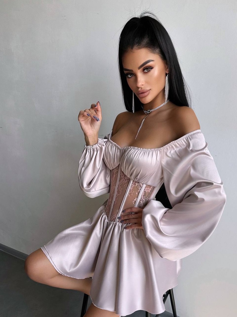 Атласна сукня з обʼємними рукавами та мереживом Атласна сукня з обʼємними рукавами та мереживом | PUSHKA SHOP