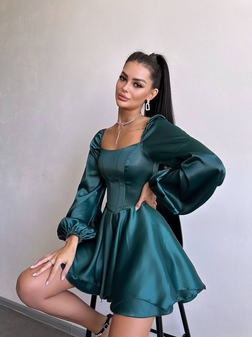 Атласна корсетна сукня з пишною подвійною спідницею та об‘ємними рукавами | PUSHKA SHOP