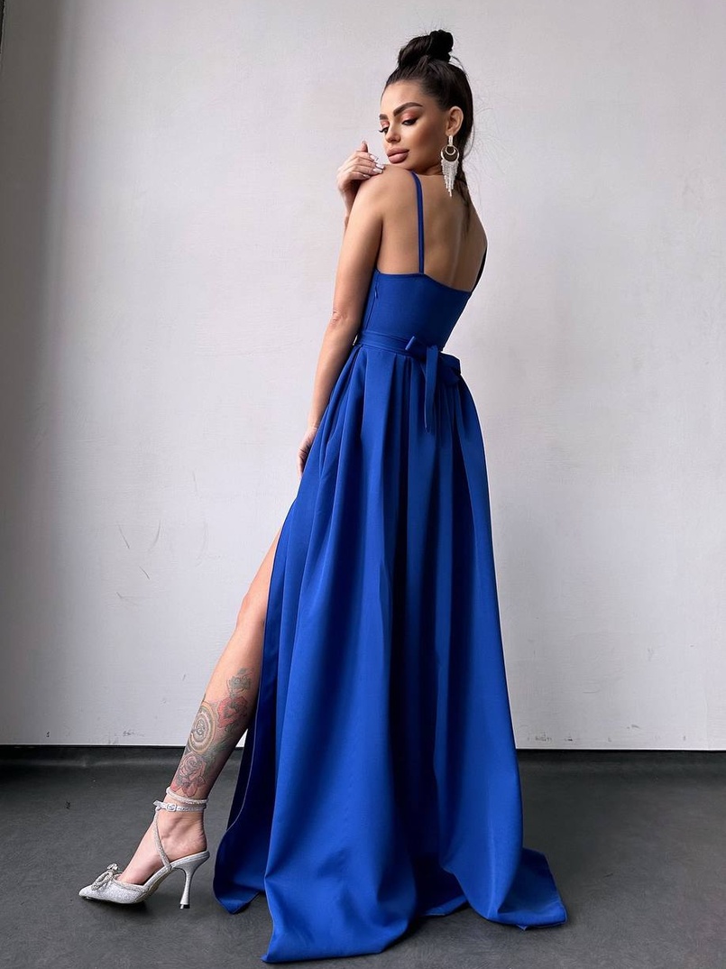 Сукня максі на тонких бретелях з розрізом на спідниці  Сукня максі на тонких бретелях з розрізом на спідниці  | PUSHKA SHOP