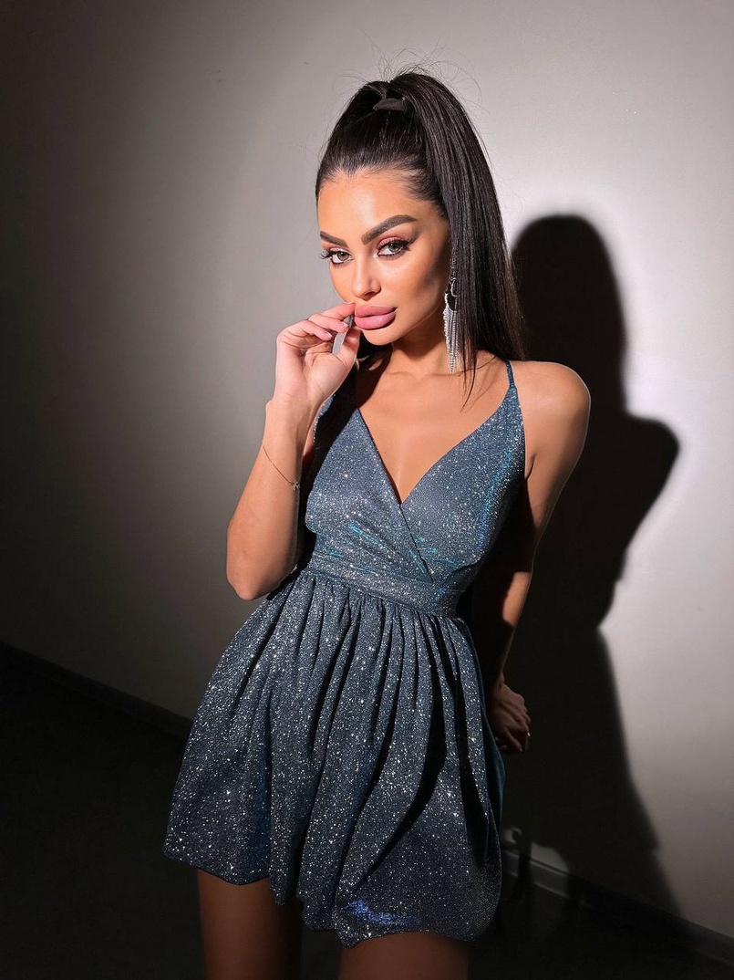 Блискуча сукня з пишною спідницею та шнурівкою на спинці Блискуча сукня з пишною спідницею та шнурівкою на спинці | PUSHKA SHOP