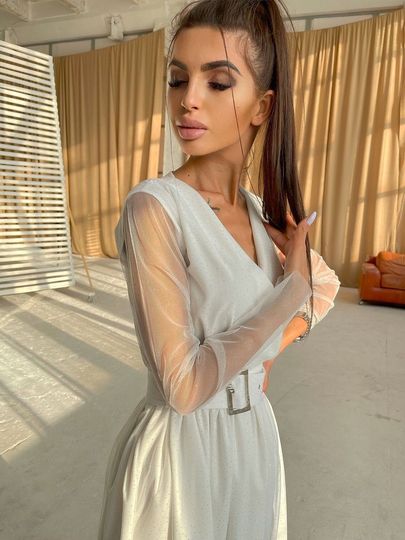 Блестящее платье-миди с запахом на груди и разрезом на юбке Блестящее платье-миди с запахом на груди и разрезом на юбке | PUSHKA SHOP