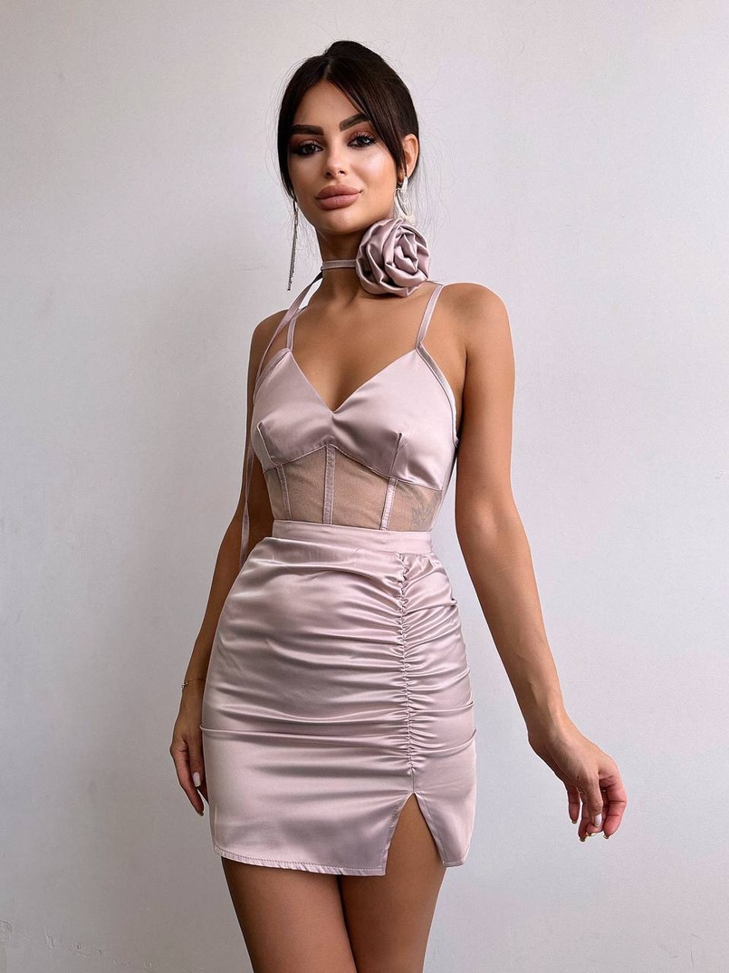 Сукня - міні з драпіруванням та трояндою-чокером | PUSHKA SHOP