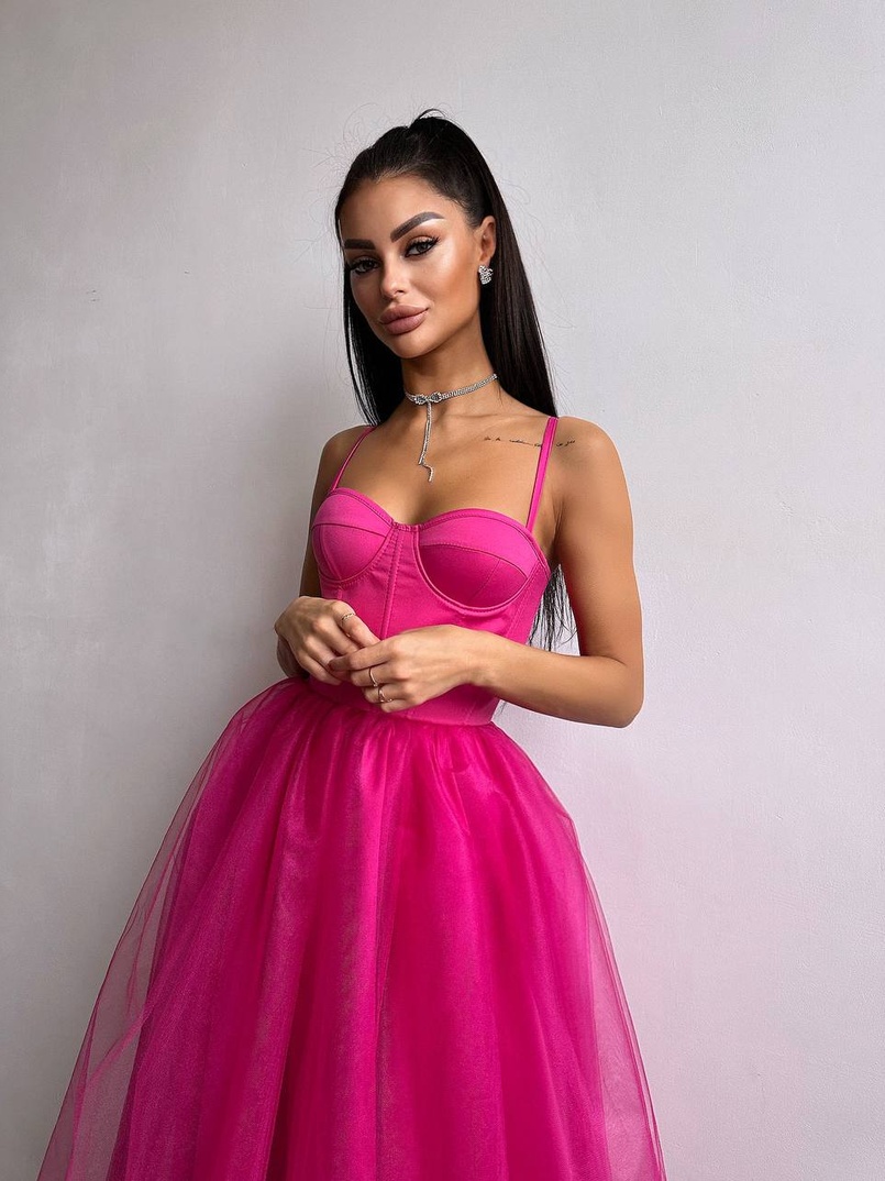 Сукня міді із чашечками з пишною спідницею Сукня міді із чашечками з пишною спідницею | PUSHKA SHOP