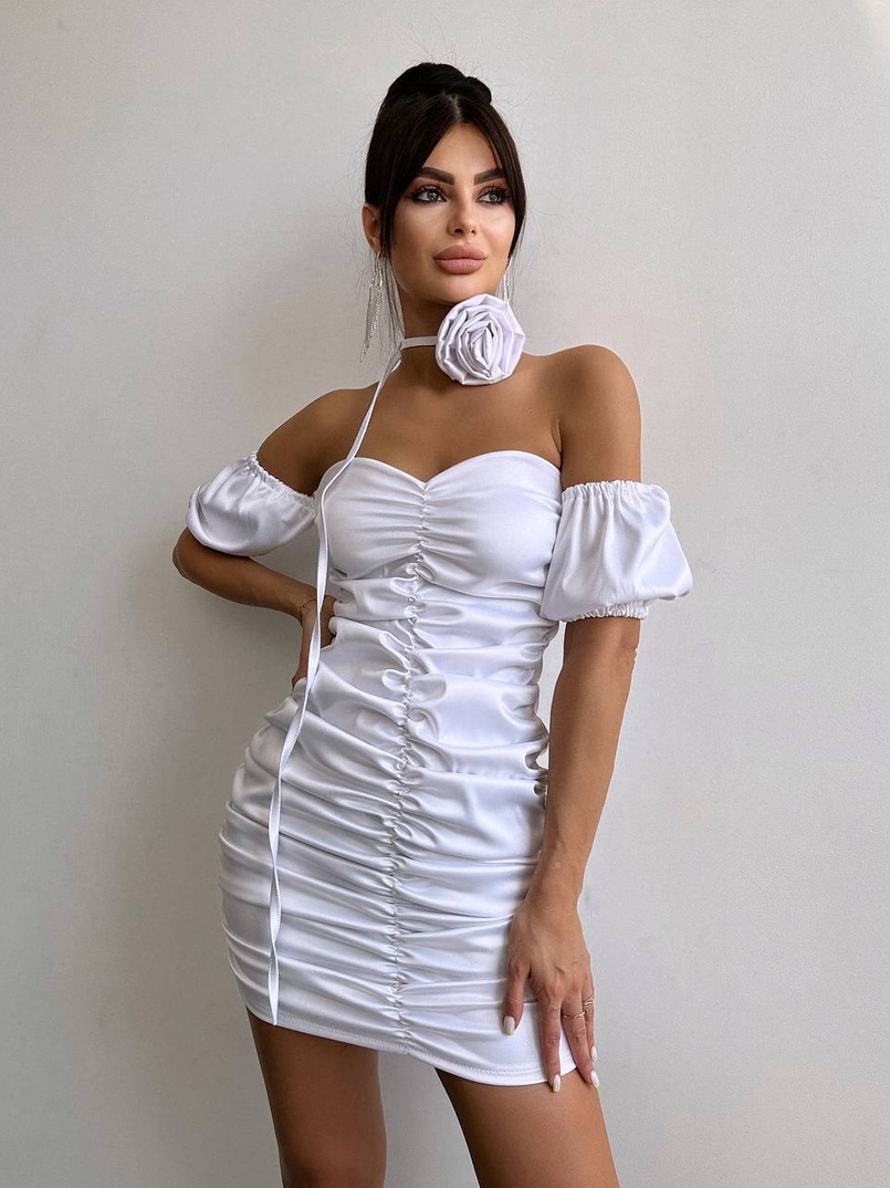 Сукня - міні з драпіруванням та трояндою-чокером Сукня - міні з драпіруванням та трояндою-чокером | PUSHKA SHOP