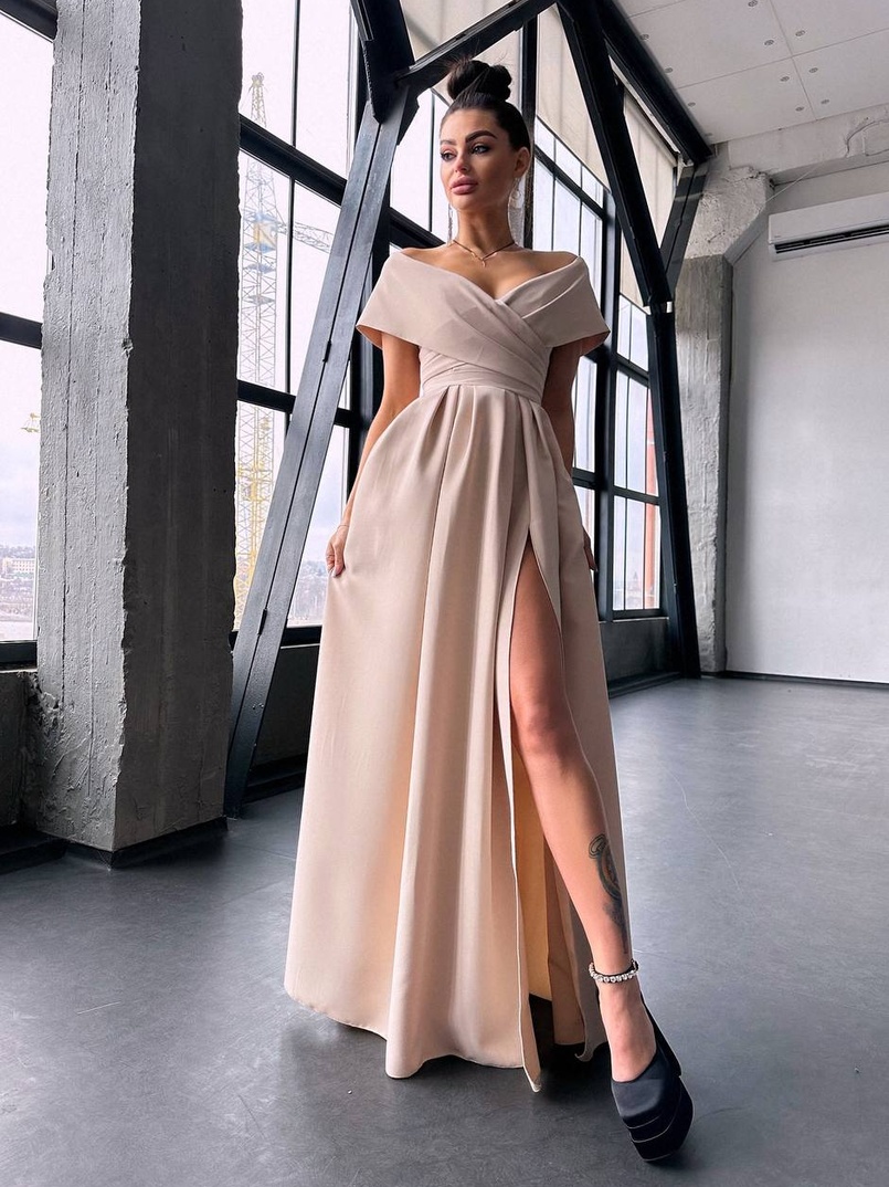 Сукня максі  з відкритими плечима та розрізом на спідниці | PUSHKA SHOP