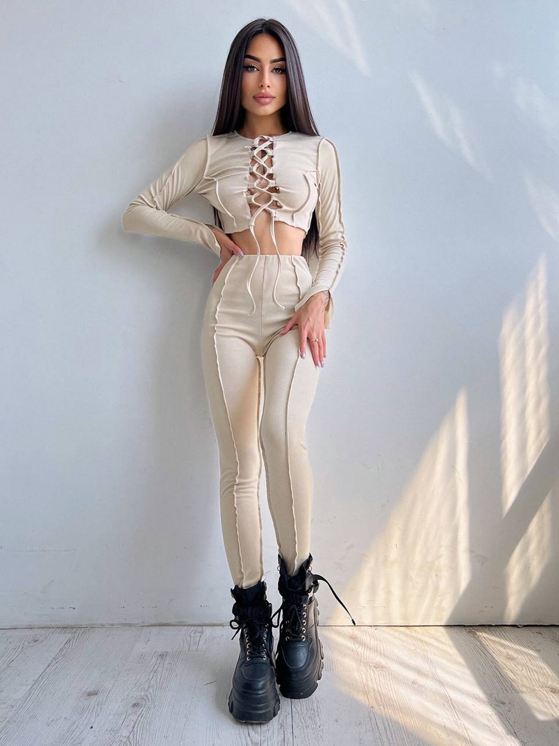 Комплект: топ зі шнурівкою на грудях + легінси Комплект: топ зі шнурівкою на грудях + легінси | PUSHKA SHOP