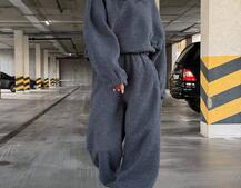 Теплий та мʼякий комплект: Обʼємний худі з капюшоном та штани з манжетами  Дуже приємний до тіла Теплий та мʼякий комплект: Обʼємний худі з капюшоном та штани з манжетами  Дуже приємний до тіла | PUSHKA SHOP