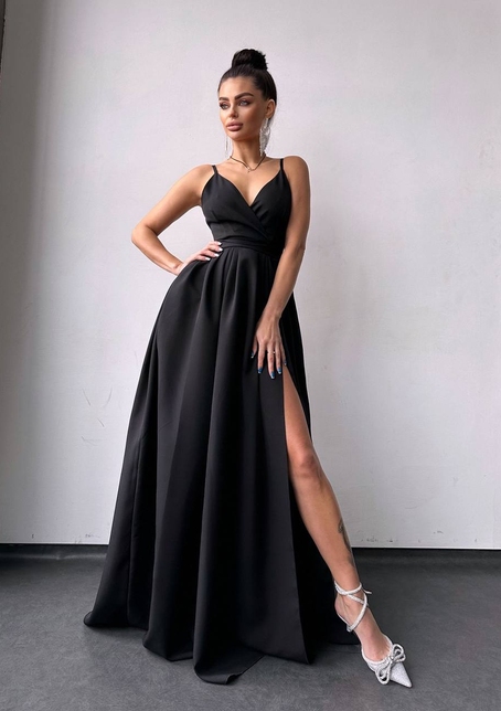 Сукня максі на тонких бретелях з розрізом на спідниці  | PUSHKA SHOP