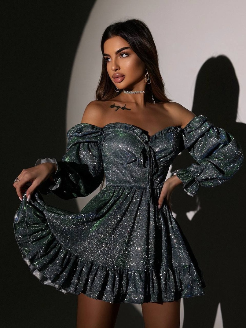 Блискуча сукня з чашечками та пишною спідницею Блискуча сукня з чашечками та пишною спідницею | PUSHKA SHOP