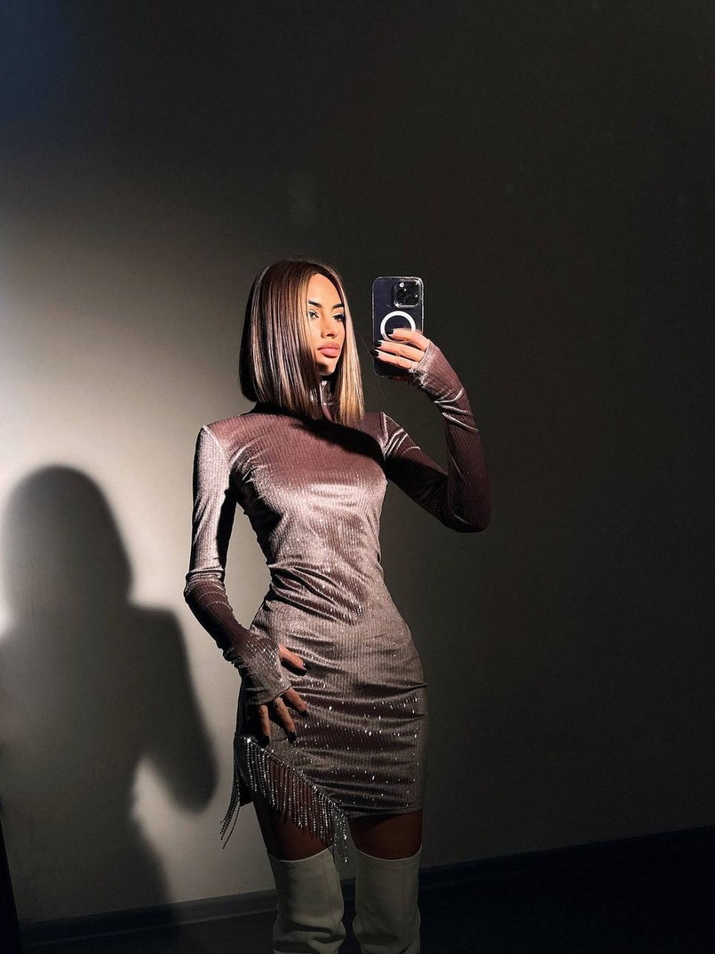 Оксамитова сукня, декорована бахромою зі страз | PUSHKA SHOP