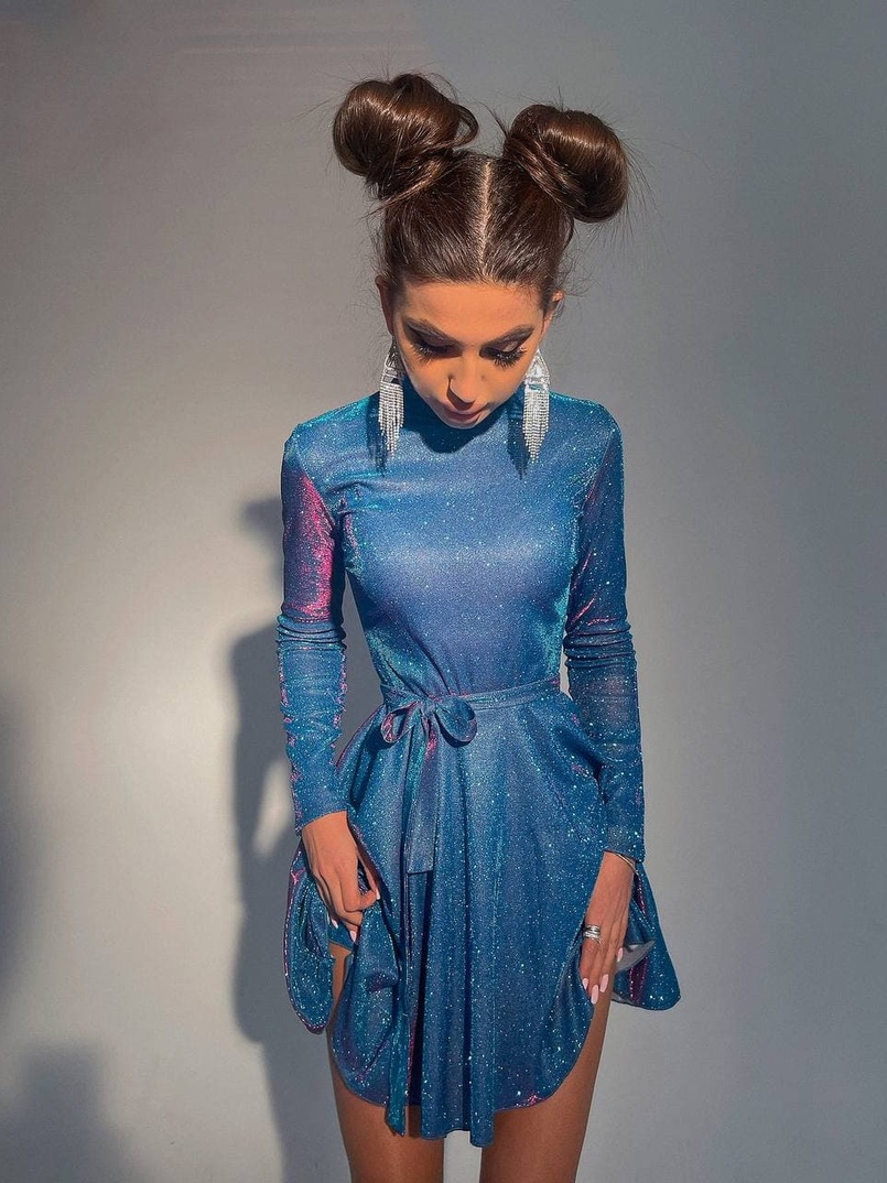 Блестящее платье с расклешенной юбкой и высоким воротом   Блестящее платье с расклешенной юбкой и высоким воротом   | PUSHKA SHOP