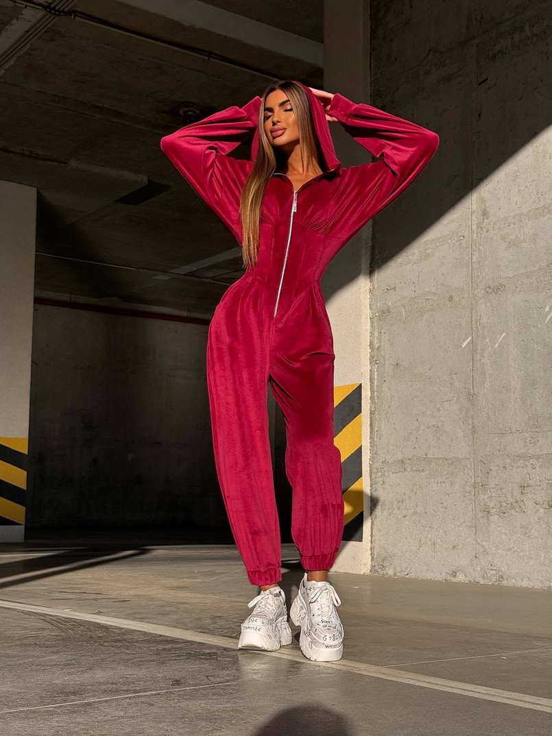 Велюровий комбінезон з елементами корсету Велюровий комбінезон з елементами корсету | PUSHKA SHOP