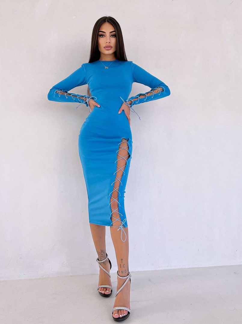 Сукня міді зі шнурівкою на ніжці та на рукавах Сукня міді зі шнурівкою на ніжці та на рукавах | PUSHKA SHOP