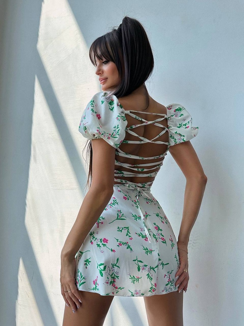 Сукня- міні у квітковий принт зі шнурівкою на спинці Сукня- міні у квітковий принт зі шнурівкою на спинці | PUSHKA SHOP