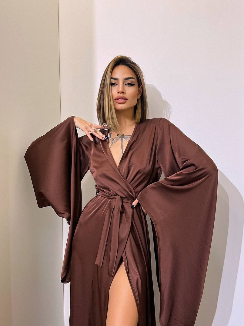 Шовковий халатик із розкльошеними рукавами Шовковий халатик із розкльошеними рукавами | PUSHKA SHOP