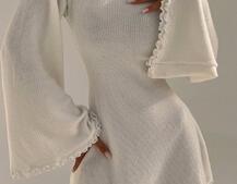 Трикотажна сукня міні з розкльошеними рукавами та відкритою спиною Трикотажна сукня міні з розкльошеними рукавами та відкритою спиною | PUSHKA SHOP