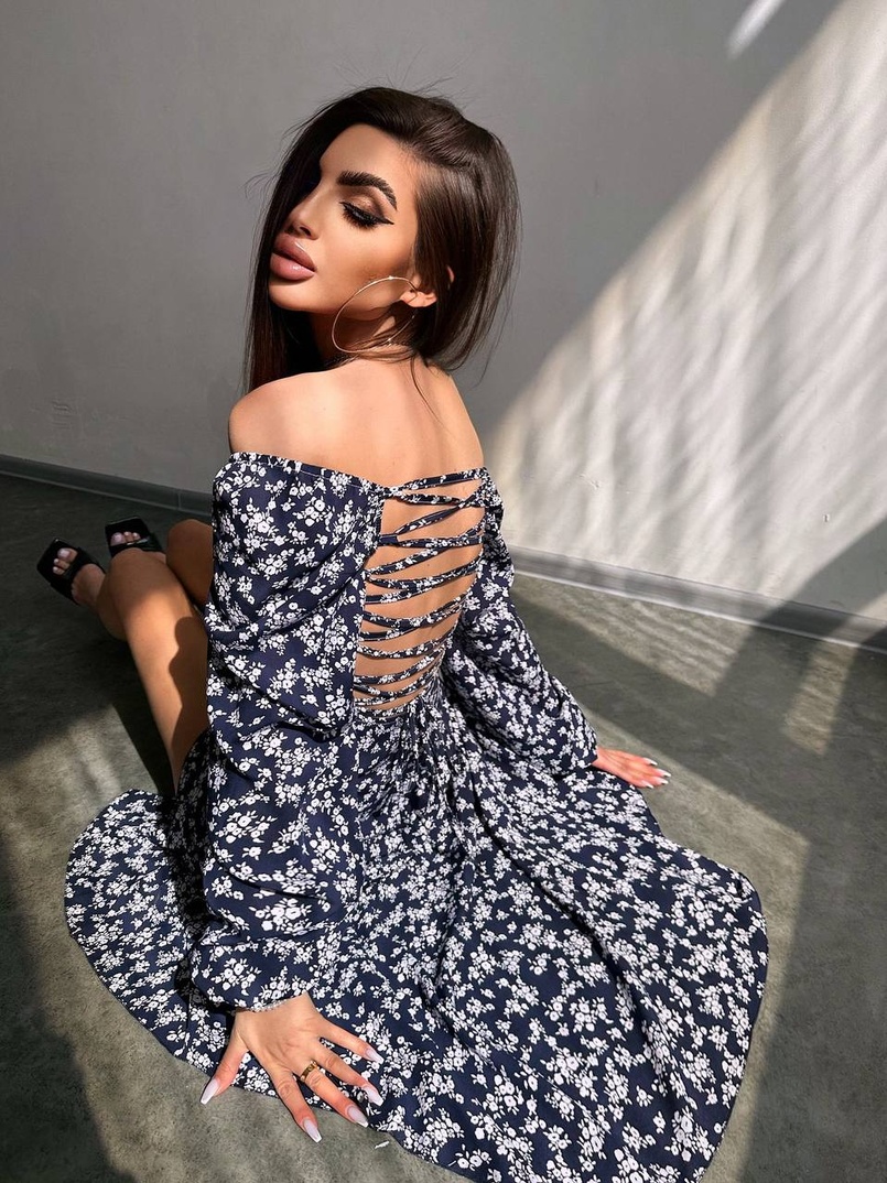 Квіткова сукня-міді зі шнурівкою на спинці та розрізом на ніжці Квіткова сукня-міді зі шнурівкою на спинці та розрізом на ніжці | PUSHKA SHOP