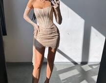 Сукня міні зі шлейфом та рукавичками Сукня міні зі шлейфом та рукавичками | PUSHKA SHOP