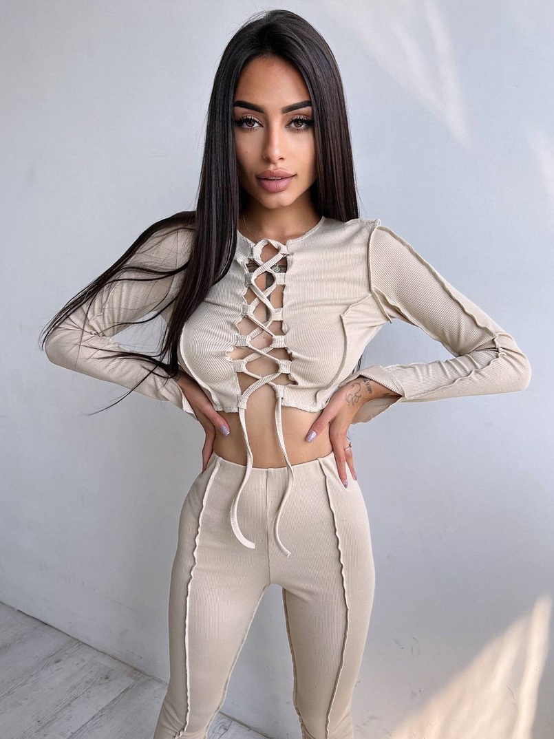 Комплект: топ зі шнурівкою на грудях + легінси Комплект: топ зі шнурівкою на грудях + легінси | PUSHKA SHOP