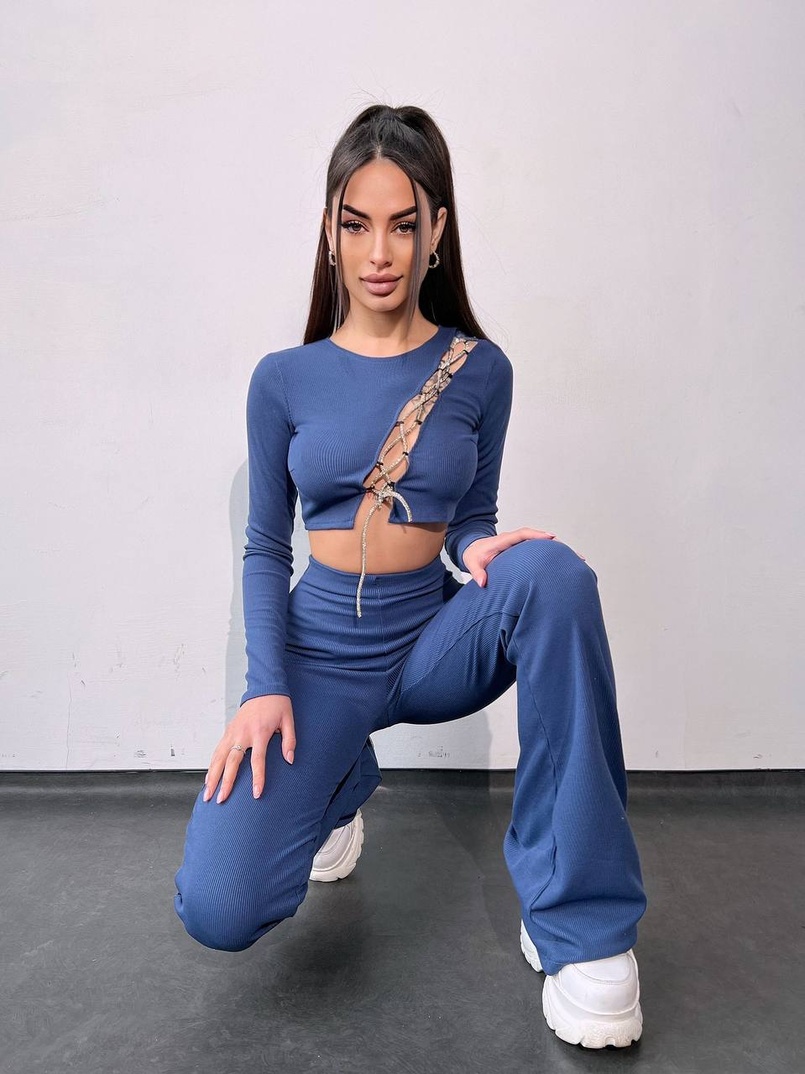 Комплект : штани кльош і топ декорований шнурком зі стразами  Комплект : штани кльош і топ декорований шнурком зі стразами  | PUSHKA SHOP