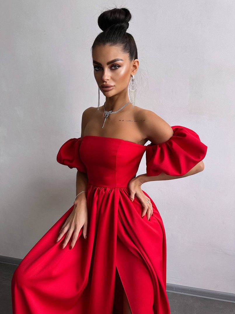 Сукня максі  з розрізом на спідниці та об’ємними рукавами  Сукня максі  з розрізом на спідниці та об’ємними рукавами  | PUSHKA SHOP