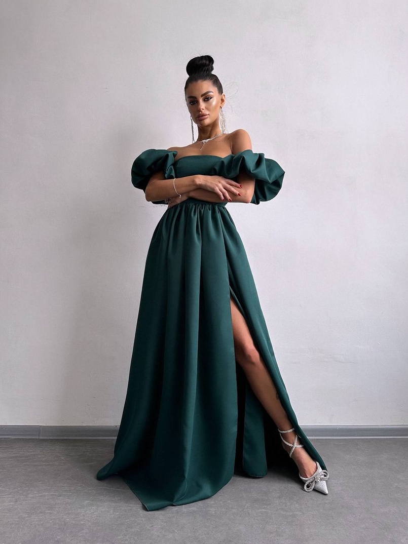 Сукня максі  з розрізом на спідниці та об’ємними рукавами  Сукня максі  з розрізом на спідниці та об’ємними рукавами  | PUSHKA SHOP