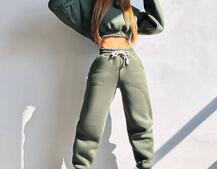 Базовий костюм на флісі з об'ємними капюшоном Базовий костюм на флісі з об'ємними капюшоном | PUSHKA SHOP