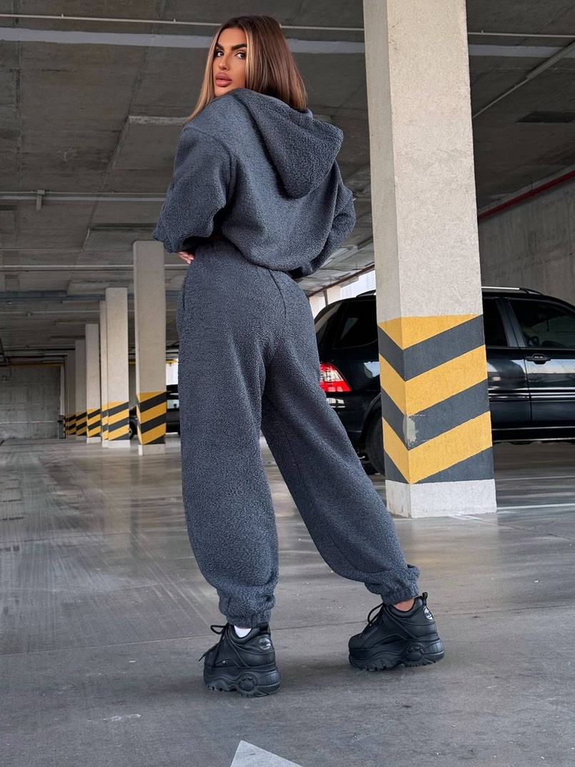 Теплий та мʼякий комплект: Обʼємний худі з капюшоном та штани з манжетами  Дуже приємний до тіла Теплий та мʼякий комплект: Обʼємний худі з капюшоном та штани з манжетами  Дуже приємний до тіла | PUSHKA SHOP