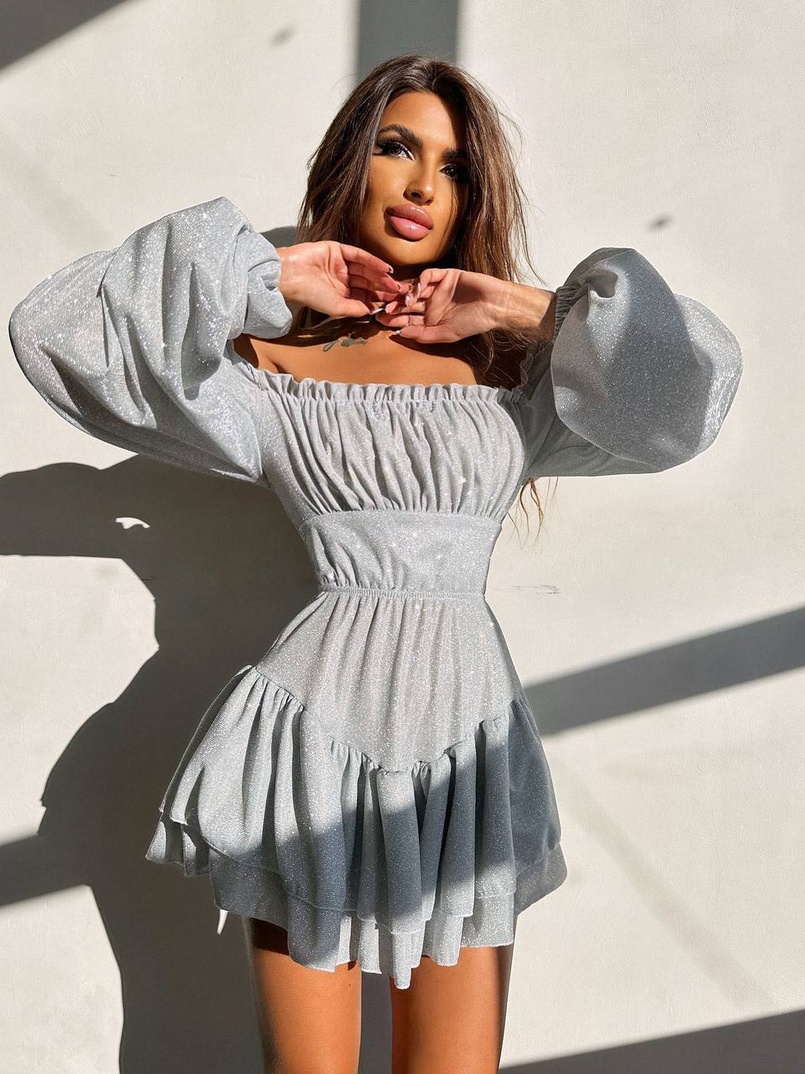 Блискуча сукня з воланами та шнурівкою на спинці Блискуча сукня з воланами та шнурівкою на спинці | PUSHKA SHOP