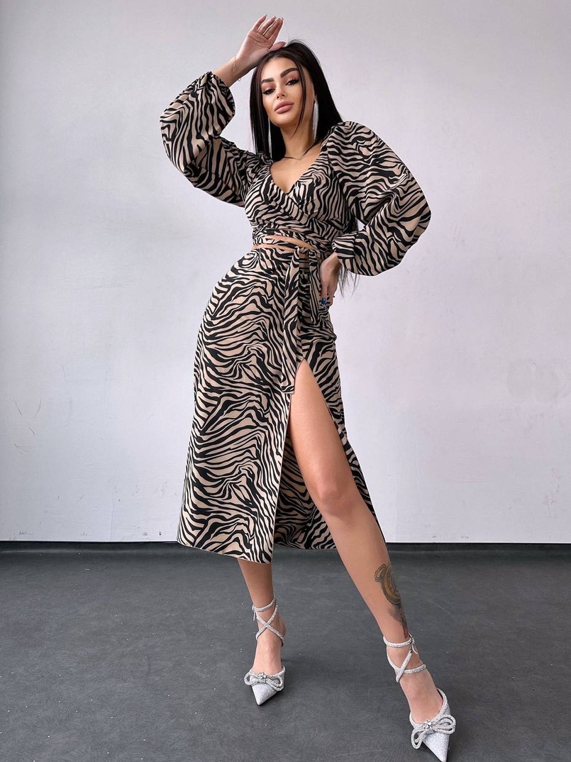 Комплект: топ із зав'язками на талії + спідниця міді з розрізом Комплект: топ із зав'язками на талії + спідниця міді з розрізом | PUSHKA SHOP