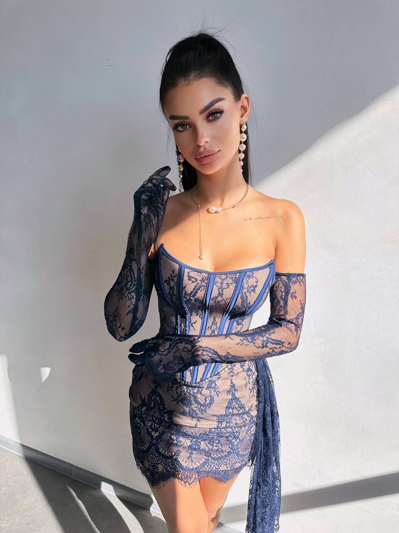 Сукня міні зі шлейфом та рукавичками Сукня міні зі шлейфом та рукавичками | PUSHKA SHOP