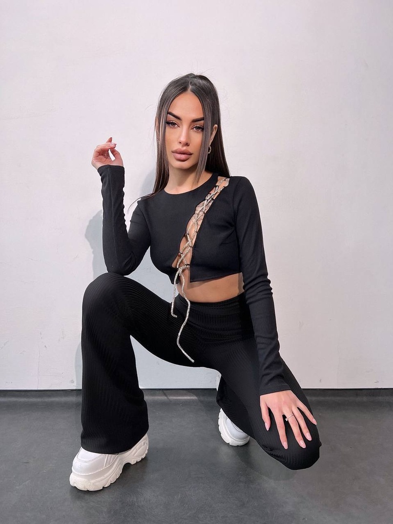 Комплект : штани кльош і топ декорований шнурком зі стразами  Комплект : штани кльош і топ декорований шнурком зі стразами  | PUSHKA SHOP