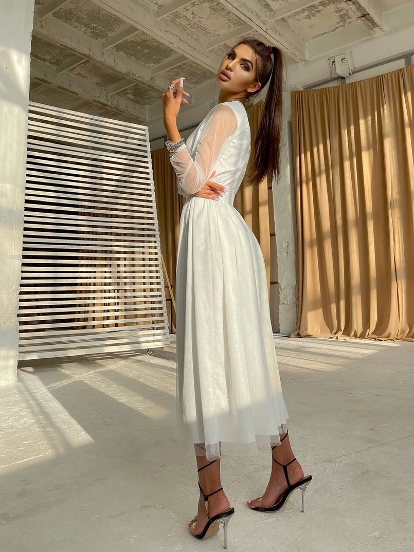 Блестящее платье-миди с запахом на груди и разрезом на юбке Блестящее платье-миди с запахом на груди и разрезом на юбке | PUSHKA SHOP