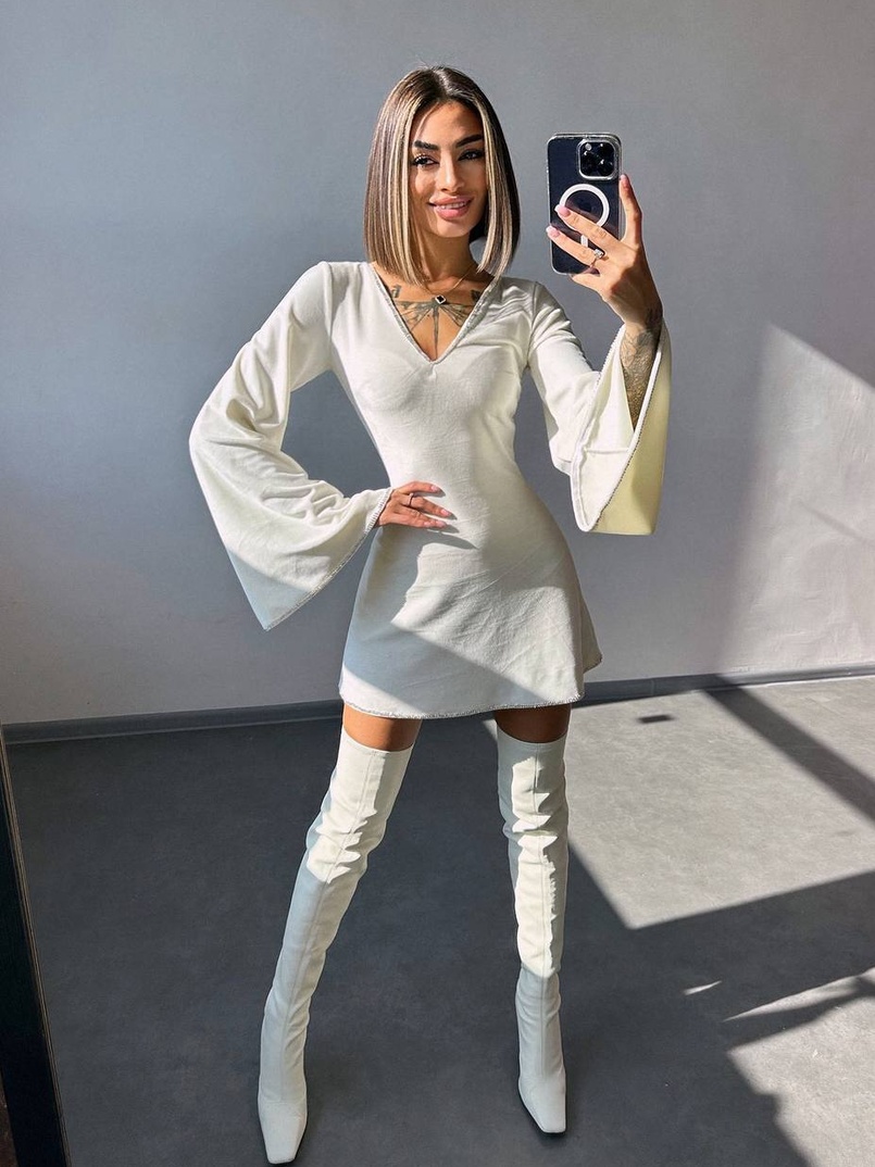 Оксамитова сукня,  декорована стразами з розкльошоними рукавами  Оксамитова сукня,  декорована стразами з розкльошоними рукавами  | PUSHKA SHOP