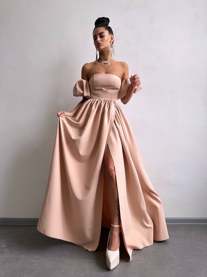 Сукня максі  з розрізом на спідниці та об’ємними рукавами  Сукня максі  з розрізом на спідниці та об’ємними рукавами  | PUSHKA SHOP