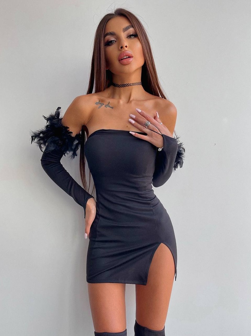 Сукня міні, декорована натуральним пір'ям Сукня міні, декорована натуральним пір'ям | PUSHKA SHOP