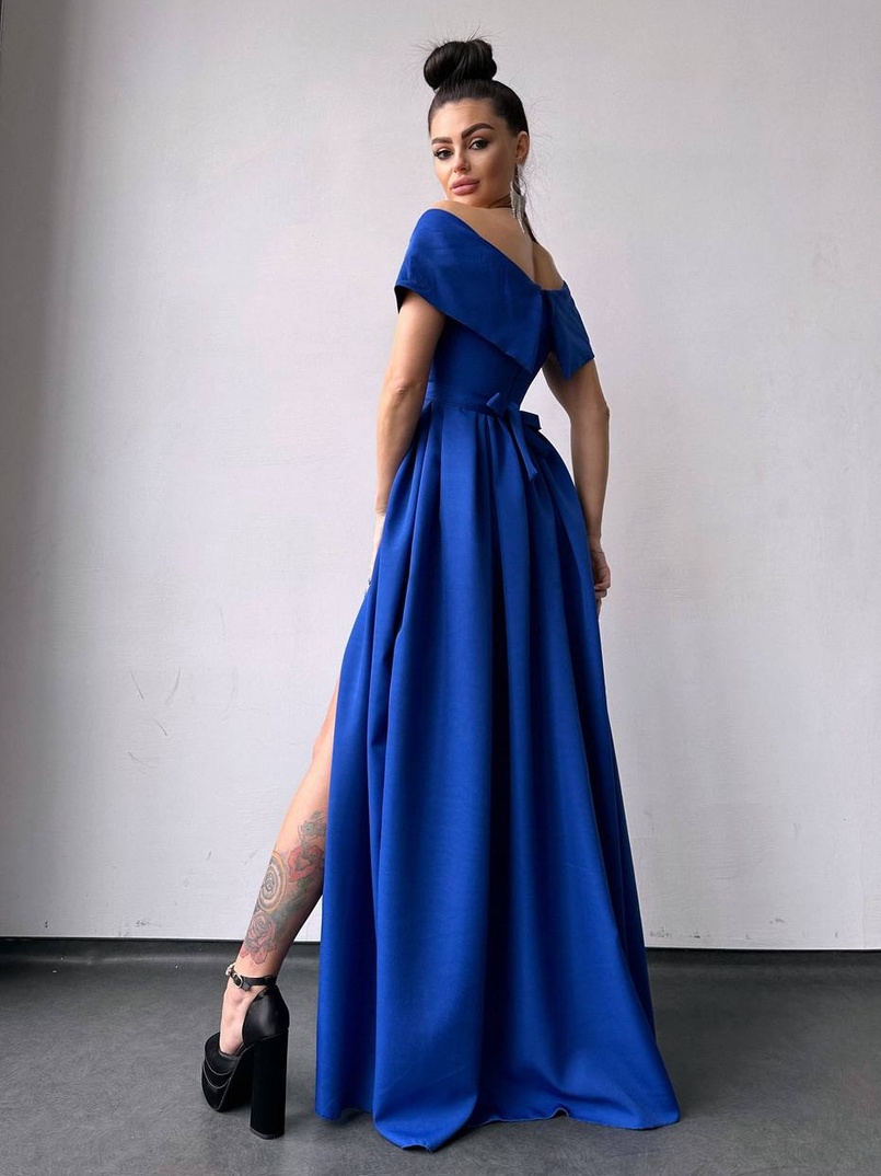 Сукня максі  з відкритими плечима та розрізом на спідниці Сукня максі  з відкритими плечима та розрізом на спідниці | PUSHKA SHOP