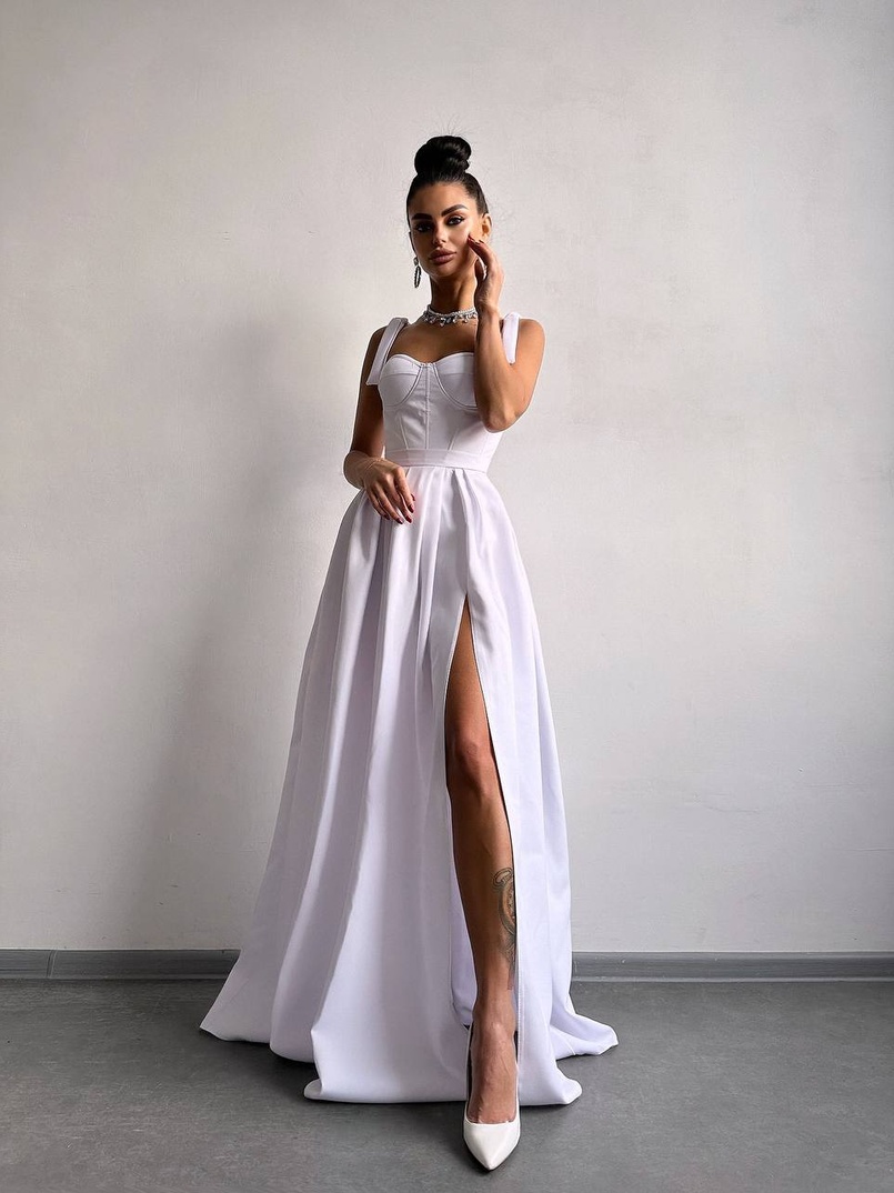 Сукня максі із чашечками та корсетним верхом Сукня максі із чашечками та корсетним верхом | PUSHKA SHOP