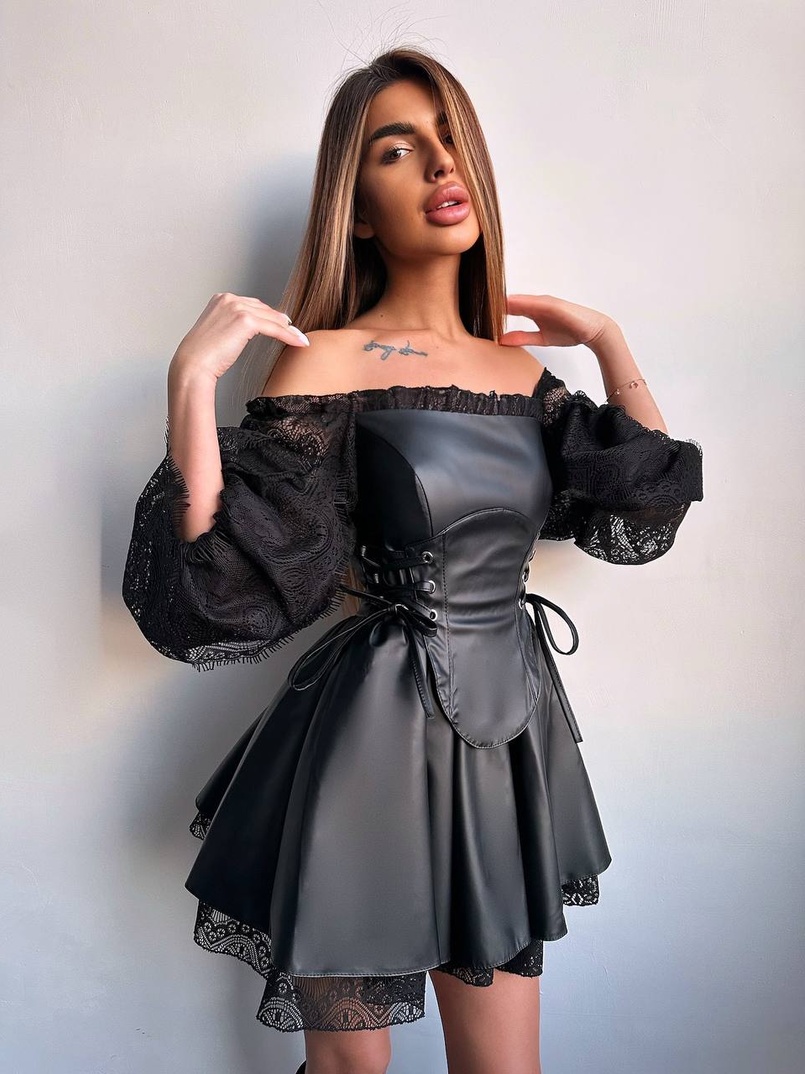 Корсетна сукня з еко-шкіри з мереживними рукавами Корсетна сукня з еко-шкіри з мереживними рукавами | PUSHKA SHOP