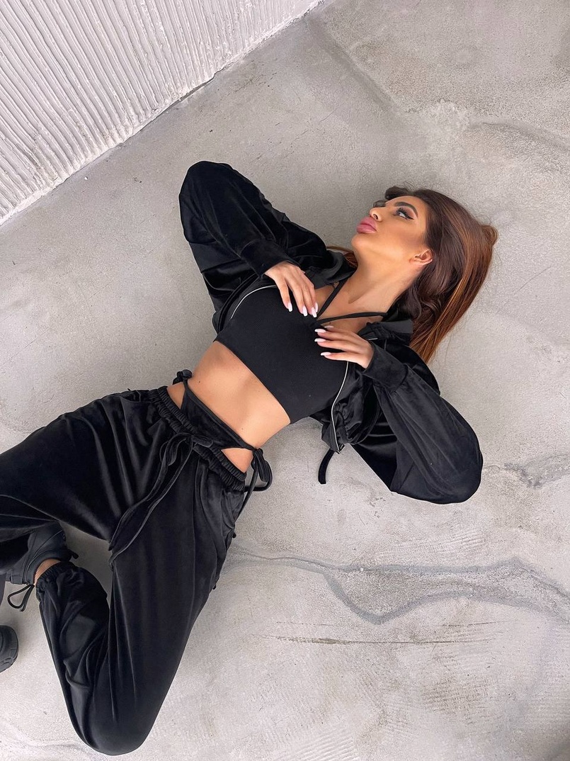 Велюровий комплект: кофта з корсетними елементами + джогери з імітацією трусиків Велюровий комплект: кофта з корсетними елементами + джогери з імітацією трусиків | PUSHKA SHOP