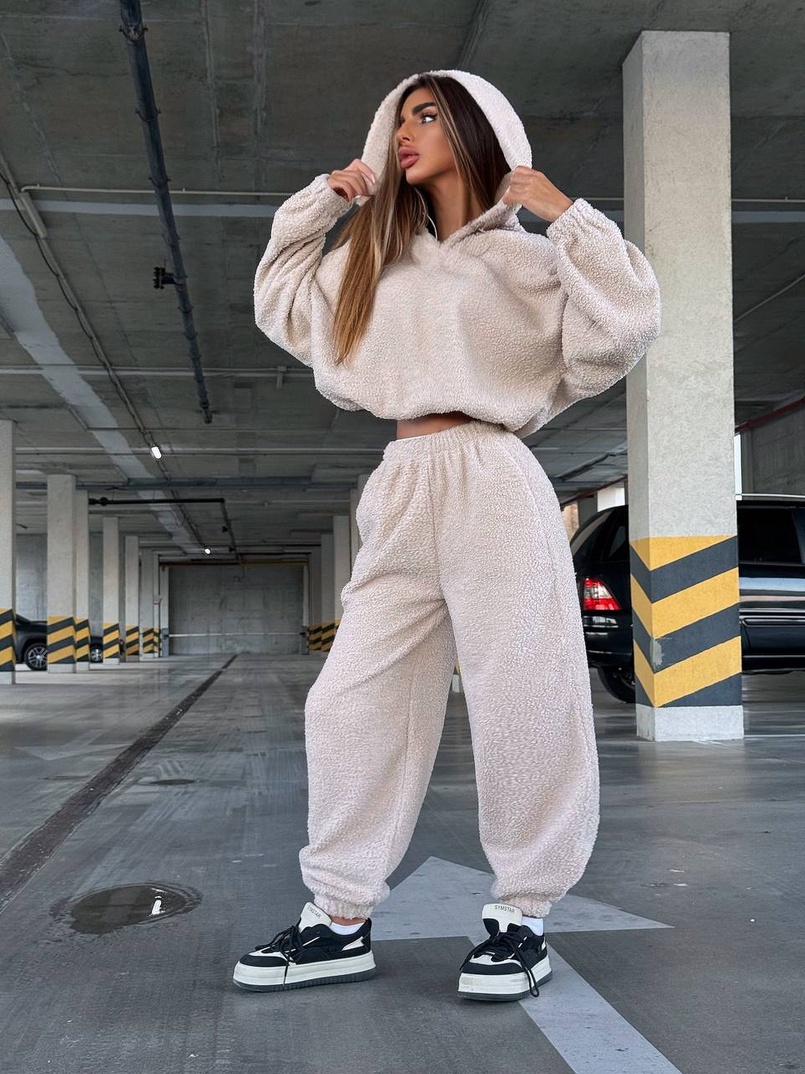 Теплий та мʼякий комплект: Обʼємний худі з капюшоном та штани з манжетами  Дуже приємний до тіла Теплий та мʼякий комплект: Обʼємний худі з капюшоном та штани з манжетами  Дуже приємний до тіла | PUSHKA SHOP