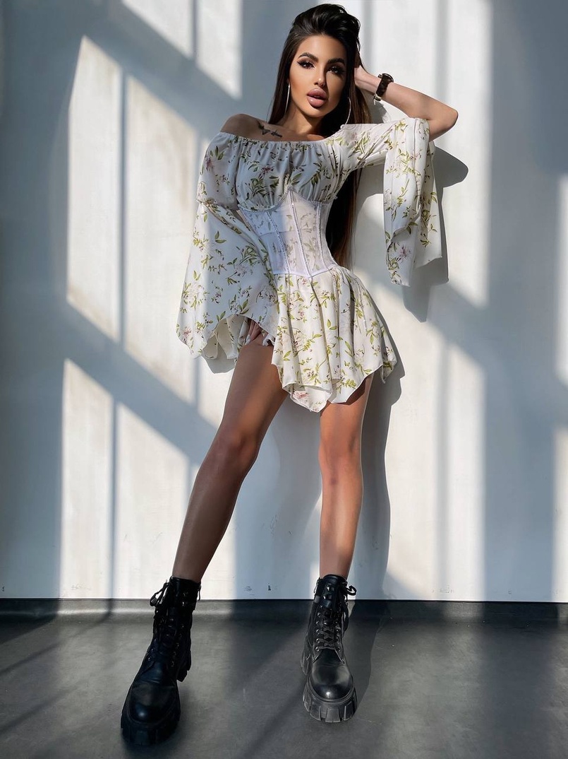 Сукня асиметричного крою з розкльошеними рукавами + корсет декорований стразами Ручна робота Сукня асиметричного крою з розкльошеними рукавами + корсет декорований стразами Ручна робота | PUSHKA SHOP