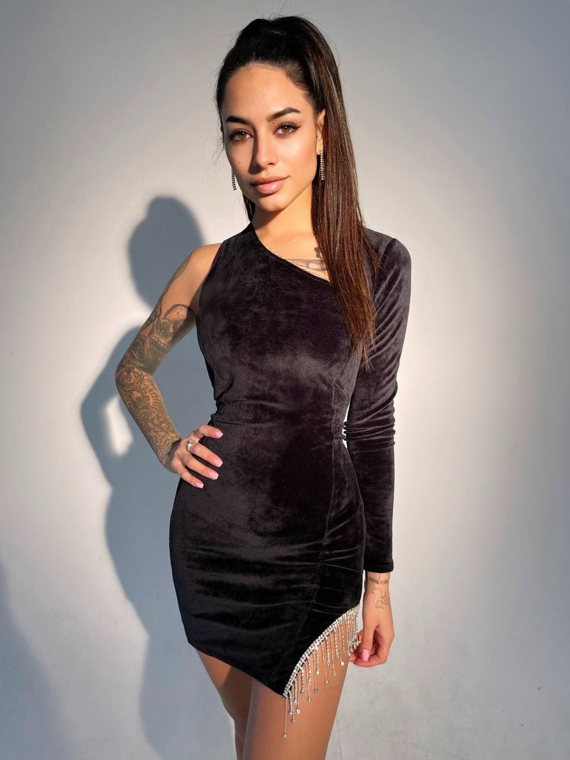 Бархатное платье, декорированное бахромой из страз  Бархатное платье, декорированное бахромой из страз  | PUSHKA SHOP