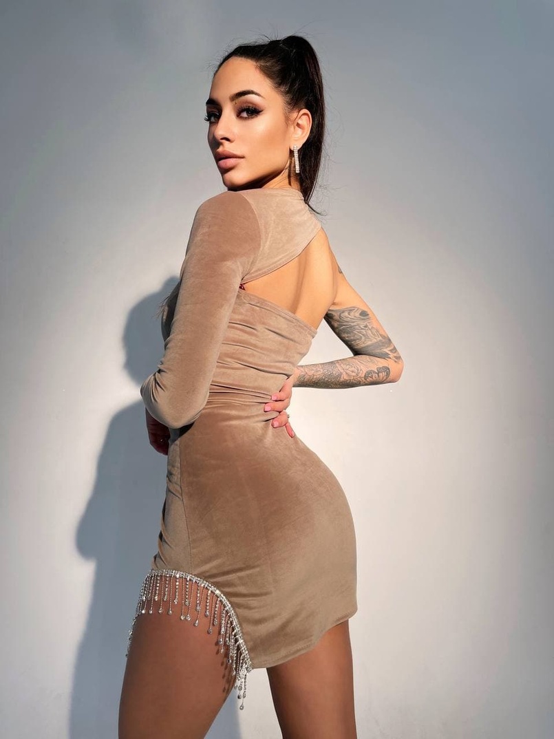 Бархатное платье, декорированное бахромой из страз  Бархатное платье, декорированное бахромой из страз  | PUSHKA SHOP