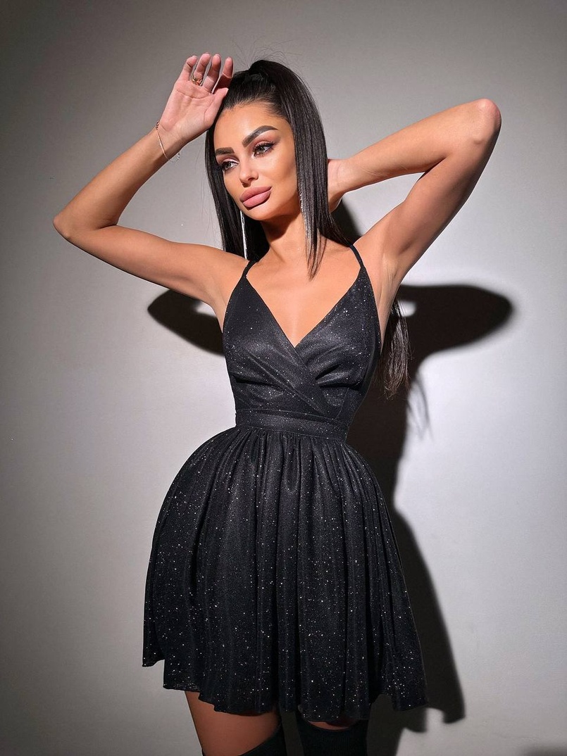 Блискуча сукня з пишною спідницею та шнурівкою на спинці Блискуча сукня з пишною спідницею та шнурівкою на спинці | PUSHKA SHOP