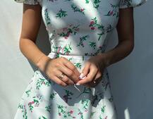 Сукня- міні у квітковий принт зі шнурівкою на спинці Сукня- міні у квітковий принт зі шнурівкою на спинці | PUSHKA SHOP